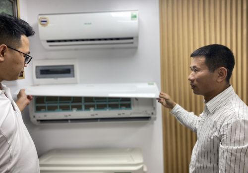 Phó chủ tịch Liên chi hội cơ điện lạnh Việt Nam tới thăm quan showroom HIKAWA